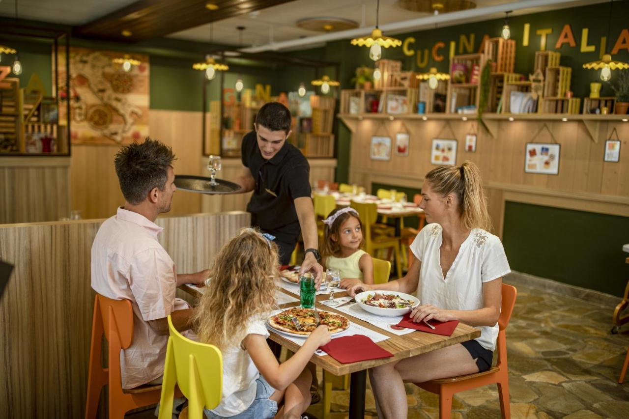 Center Parcs Les Hauts De Bruyeres Шомон-сюр-Тарон Экстерьер фото